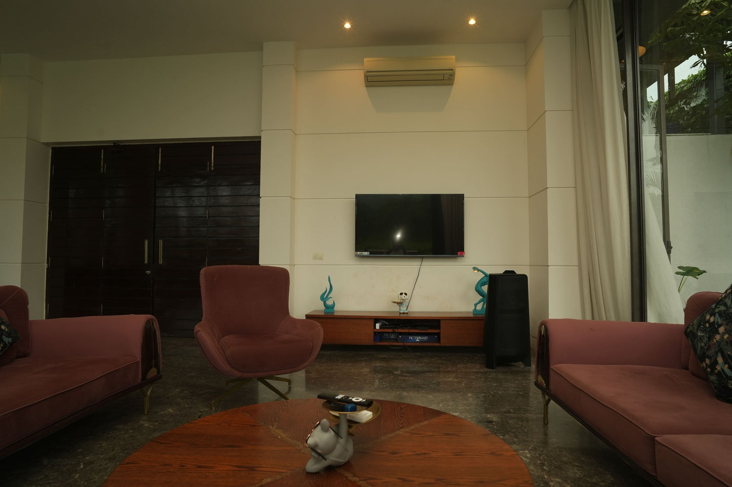 Staycationer Jashn, Parra - 3 BHK Villa with Large Garden View Pool