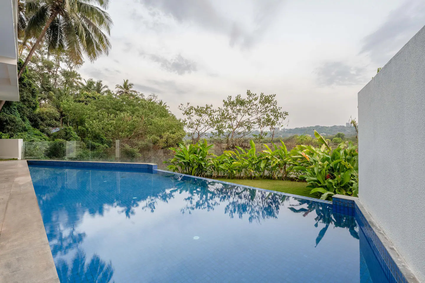 Juno - 2 BHK Luxury Suite with Pool facing lush greens in Candolim, Goa