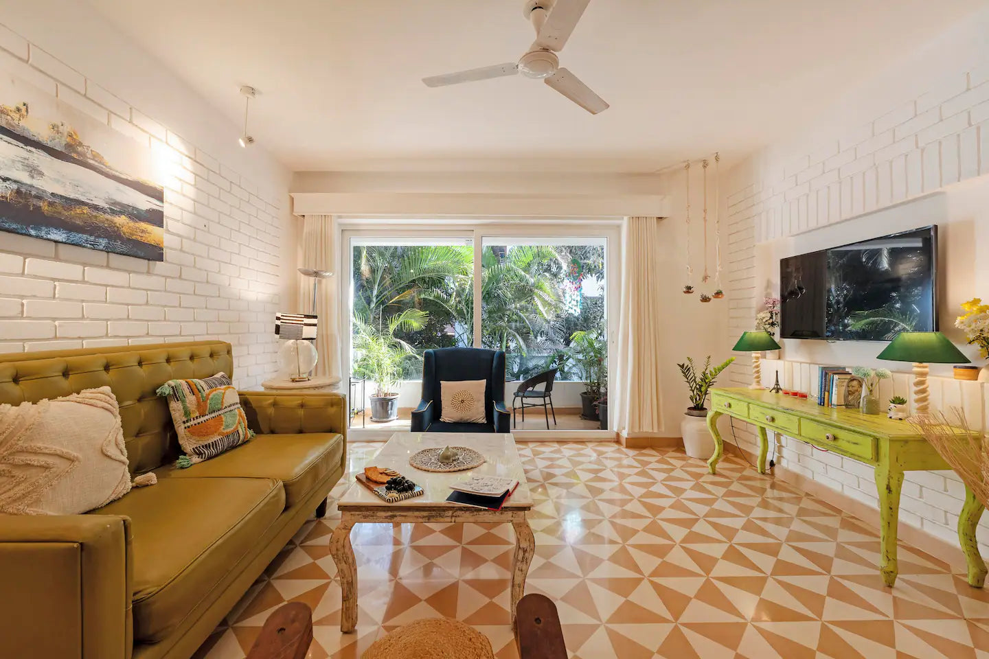 Jiggy - 2 BHK Luxury Service Apartment, 10 mins from Candolim Beach, Goa