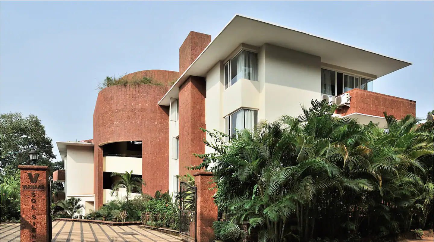 Lami - 2 BHK Home with Pool & Party Patio 10 mins from Candolim, Goa