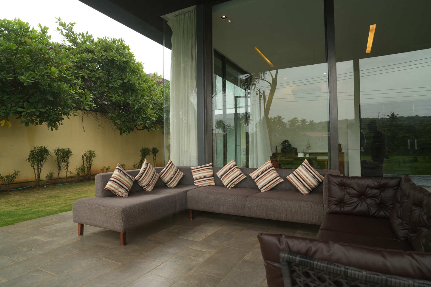 Staycationer Jashn, Parra - 3 BHK Villa with Large Garden View Pool