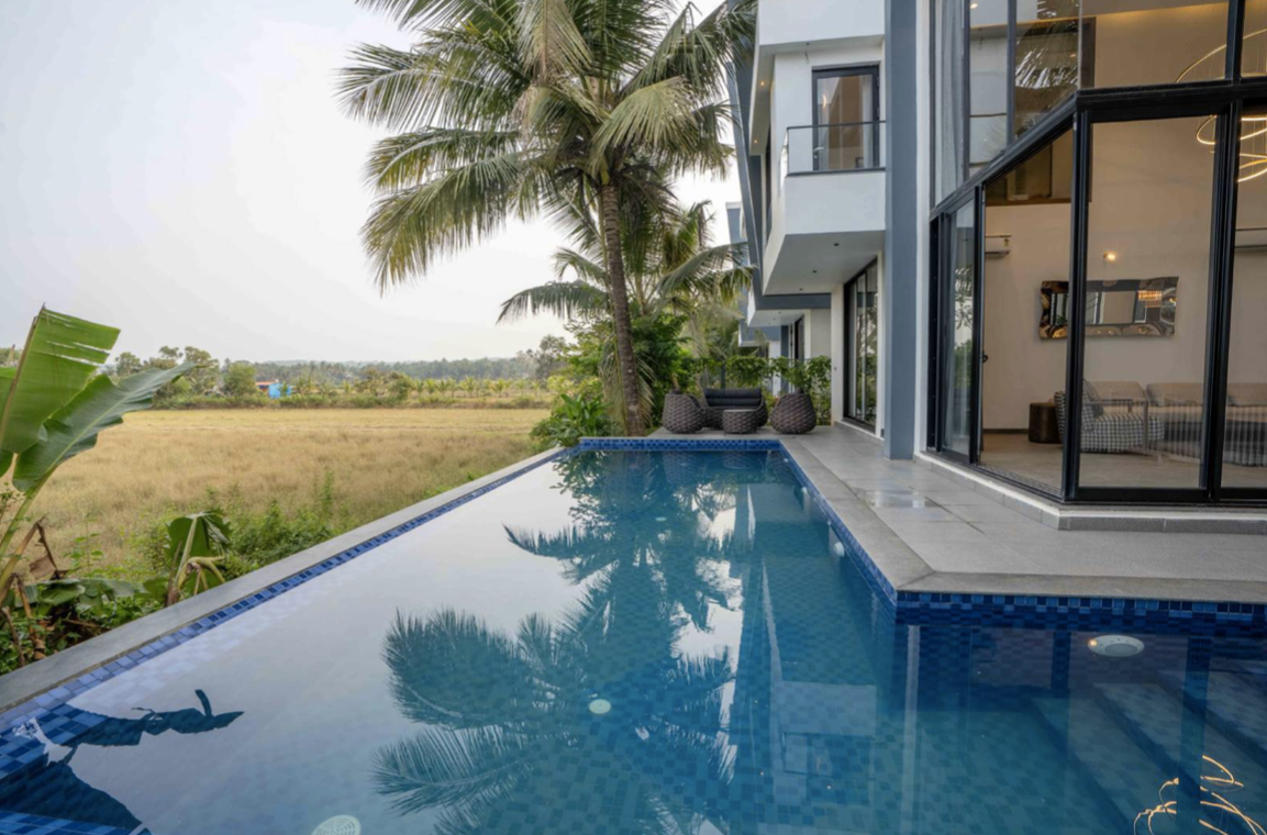 Staycationer Pénte - 5 BR Luxe Home with pool, field view & jacuzzi in Saligao, Goa (VLMS)