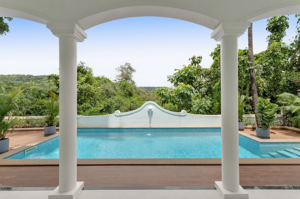 Amarosa - 5 Bedroom Luxury Villa in Anjuna, Goa (Just 2.5 kms from Anjuna Beach!)