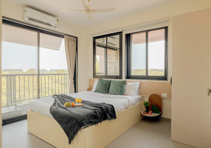 The Den - Chic and breezy 2-bedroom with a view in Candolim, Goa with Pool!