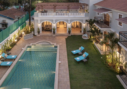 Staycationer Solaris I - 5 BHK Ultra Luxury Villa with Big Pool & Lawn in Anjuna, Goa