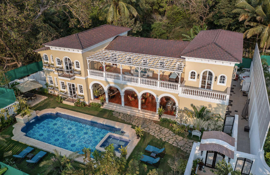 Staycationer Solaris II - 5 BHK Ultra Luxury Villa with Big Pool & Lawn in Anjuna, Goa