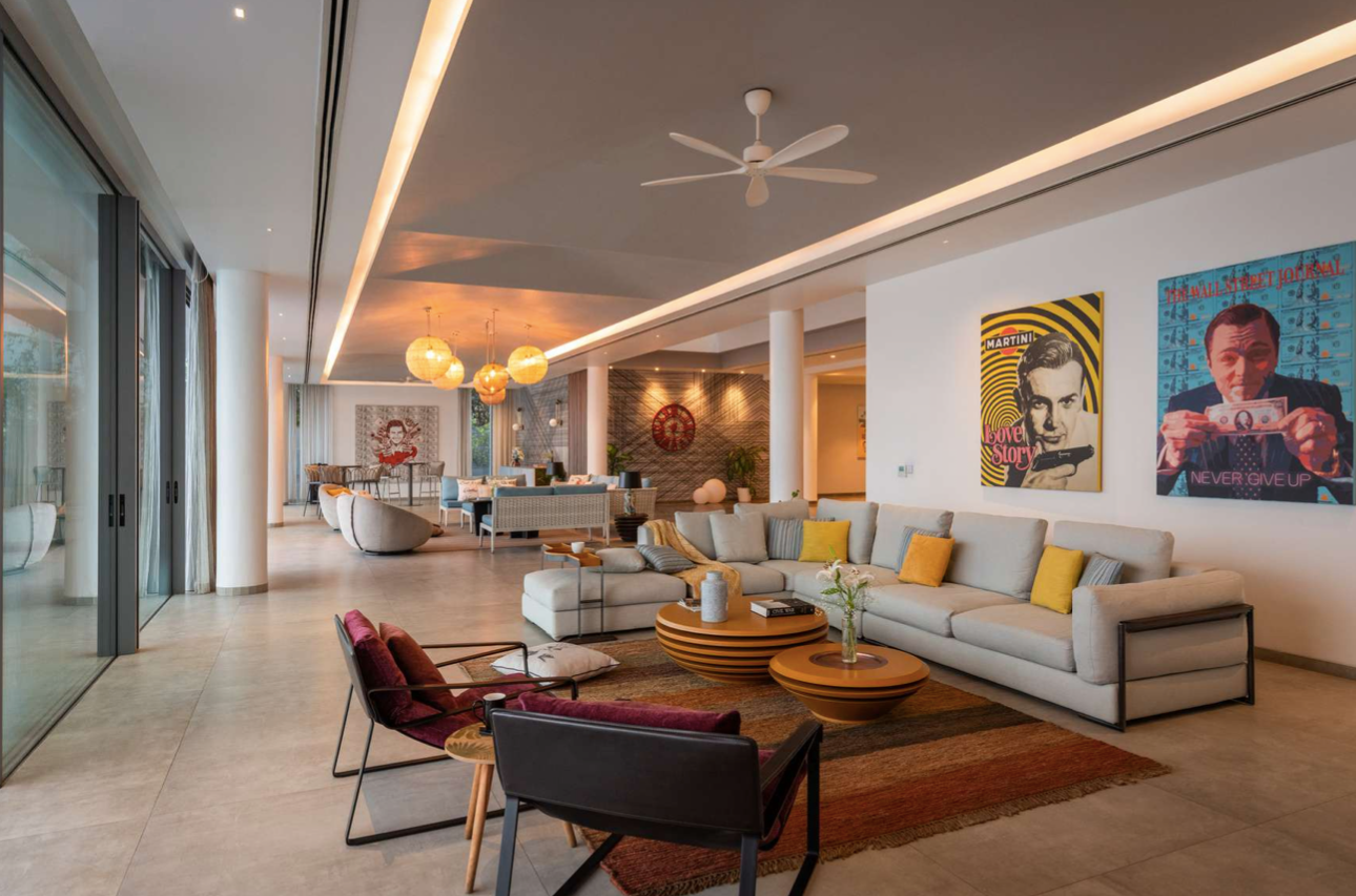 Bayfront - 7 BR Super Luxe Celebrity Villa facing the ocean in Candolim, Goa