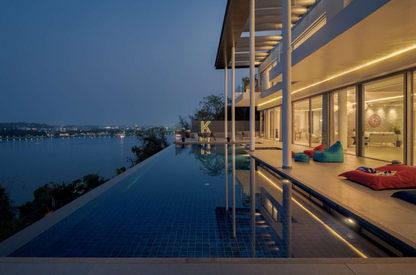 Bayfront - 7 BR Super Luxe Celebrity Villa facing the ocean in Candolim, Goa