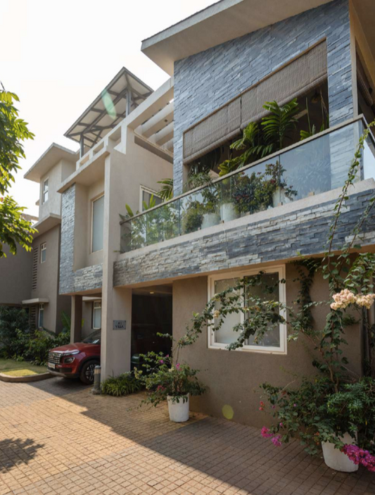 Staycationer Avenue II - 4 BHK Villas with Pool + Lawn in the heart of Anjuna, Goa