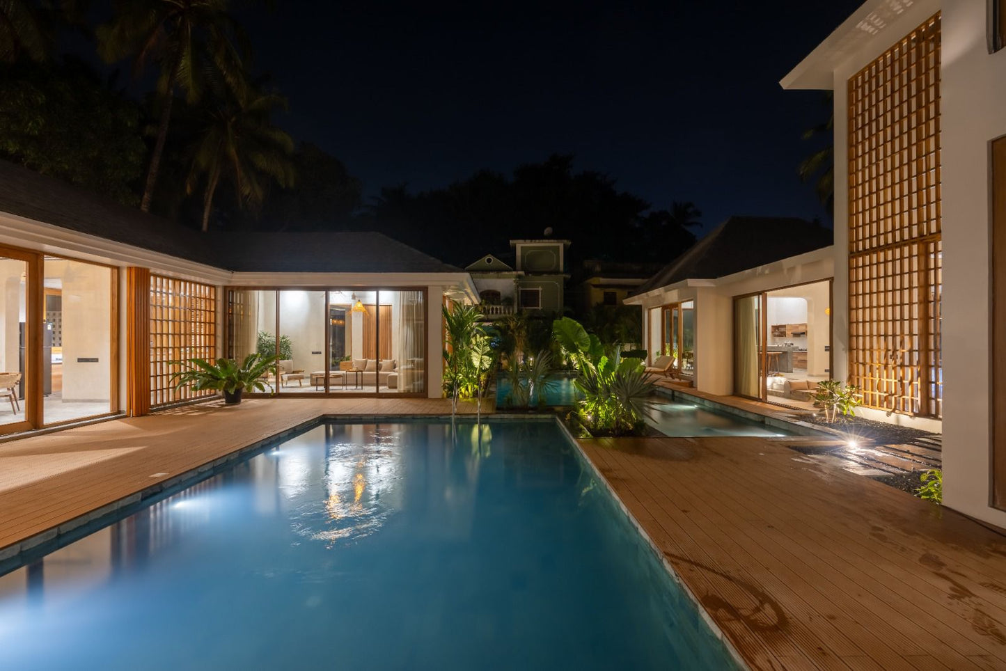 Basho - 8 BHK Super Luxury Celebrity Villa with Jacuzzi, Pool & Lawn in Baga, North Goa