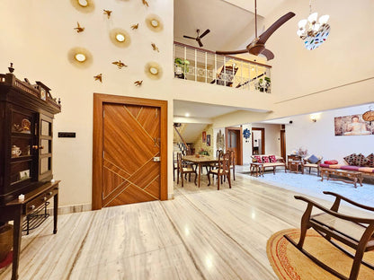 Casa Miramar - 4 Bedroom Pool Bungalow near Dona Paula Beach, Goa