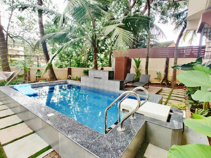 Casa Miramar - 4 Bedroom Pool Bungalow near Dona Paula Beach, Goa