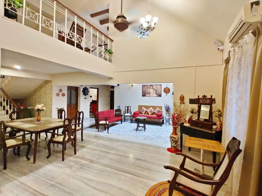 Casa Miramar - 4 Bedroom Pool Bungalow near Dona Paula Beach, Goa