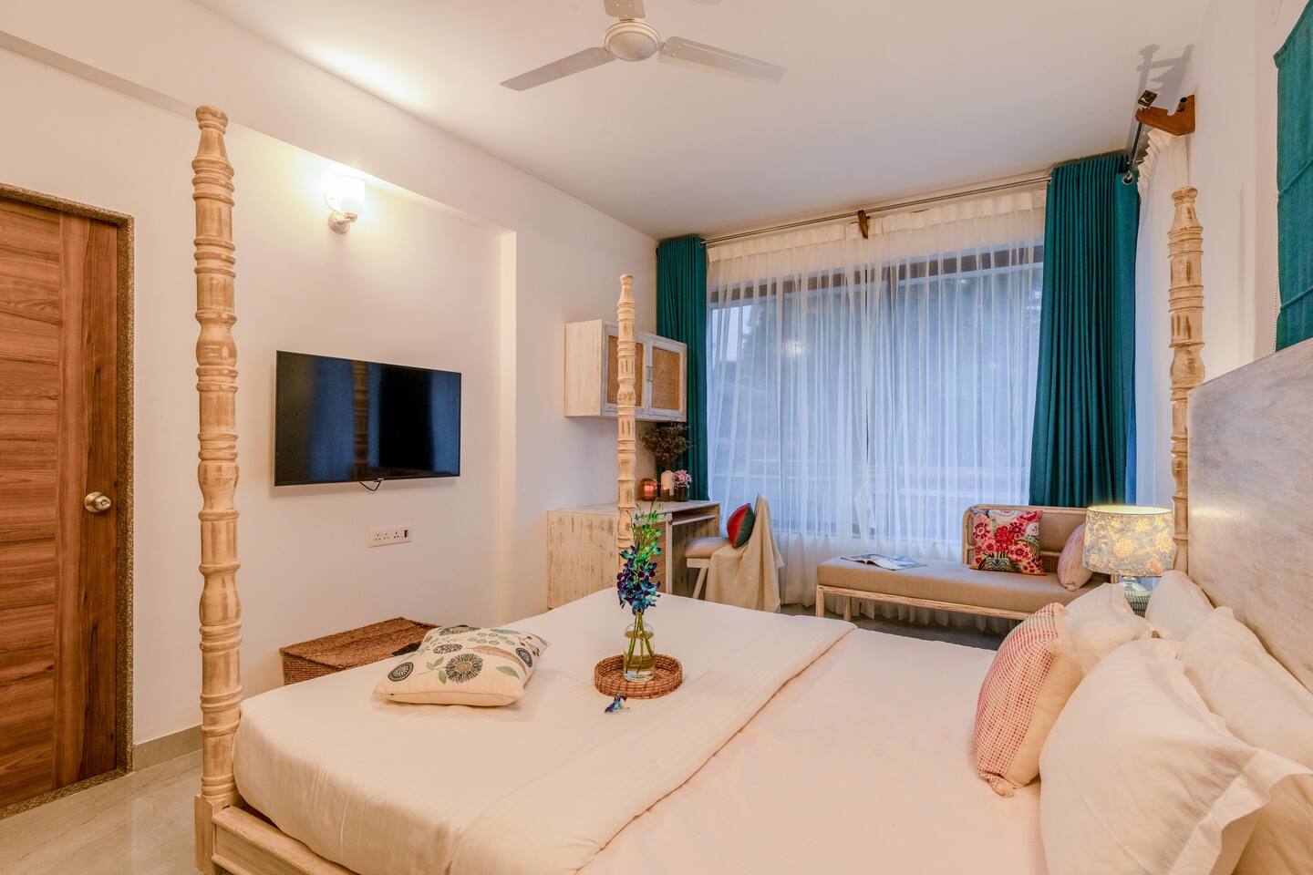 Lebo - 2 BHK Quirky & Stylish Stay 10 mins near Candolim, Goa